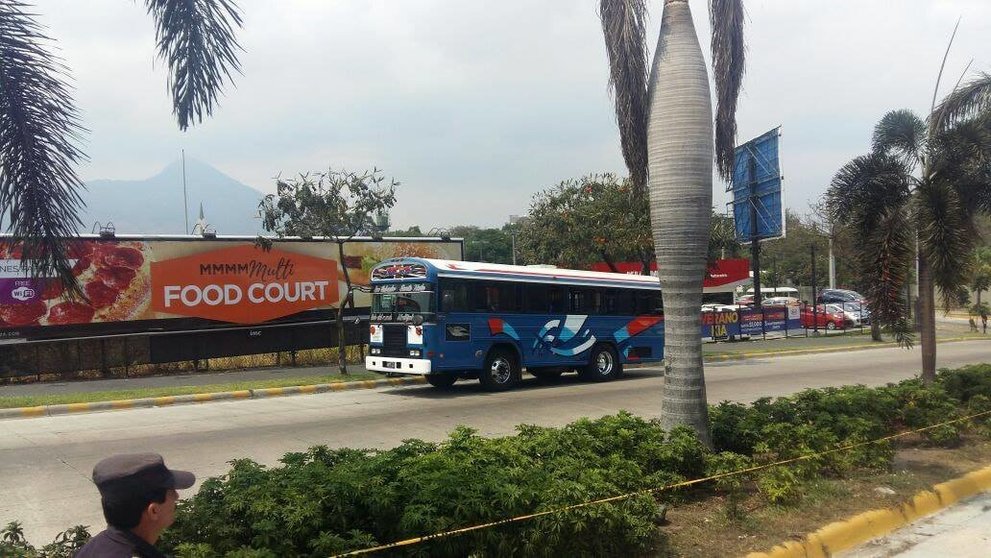 Un supuesto asaltante muerto dentro de un bus de la ruta 101-B