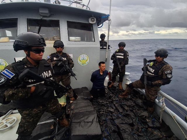 Marina Nacional cocaína 1.4 toneladas $35 millones dos ecuatorianos