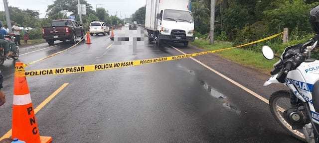 Motociclista fallece choque camión San Francisco Menéndez Ahuachapán 01-08-2024