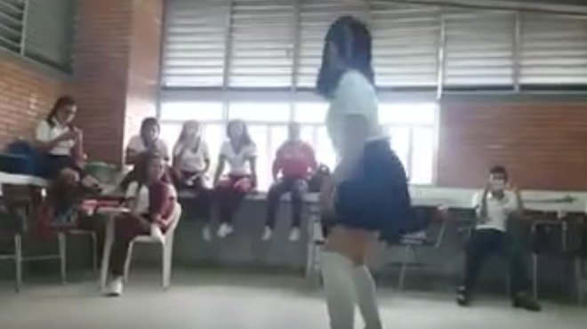 Niños Bailando Reggaeton En La Escuela 2019 Hay Niños